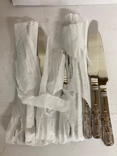 Grunwerg kings table - table, knives