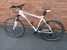 carrera valour