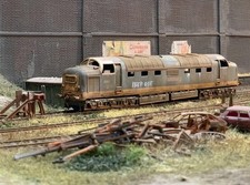 OO gauge scrapyard locomotive: Class 55 Deltic diesel, heavily rusted.  Ref K2