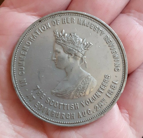 Large 1881 medal queen - large,