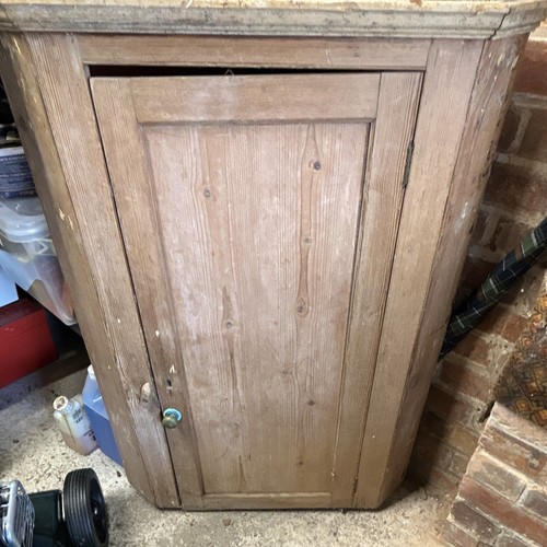 Brown victorian wooden corner - brown,