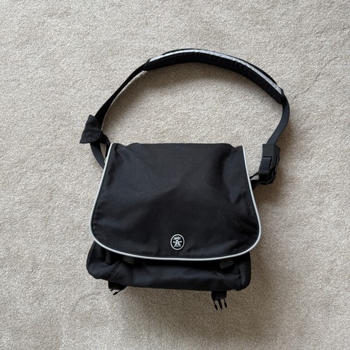 Crumpler loyal chap - crumpler, messenger