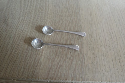 Small silver salt spoons - salt,