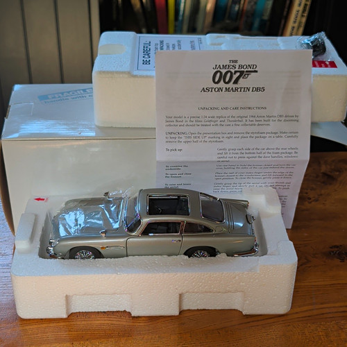 James bond 007 - james,