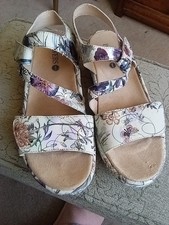 Ladies Leather Floral Pavers