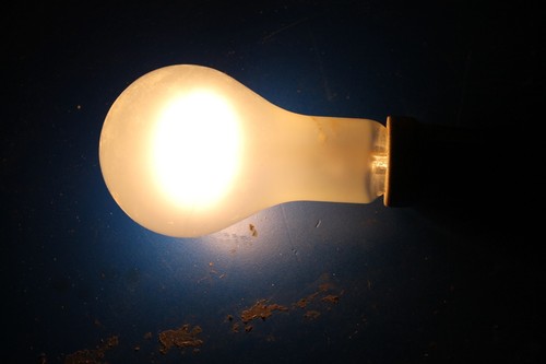 Soft yellow white 240v - 240v, 150w
