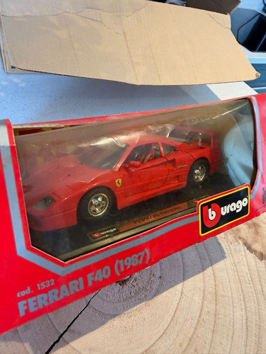Bburago ferrari f40 1987 - 1:24,