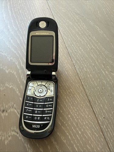 Motorola v620 flip phone - motorola,