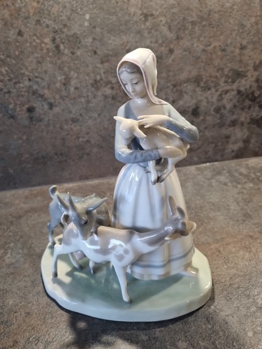 Lladro 1001 shepherdess - shepherdess, with