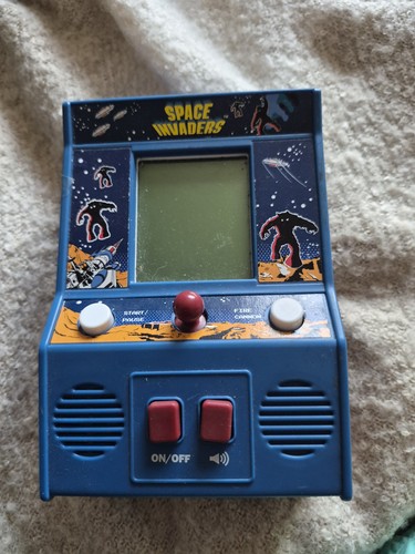 Space invaders handheld - space,