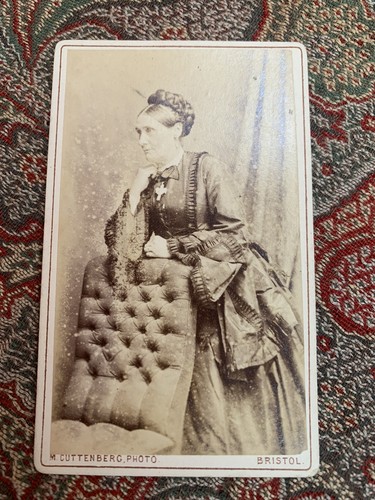 Cdv victorian lady with - with, cross