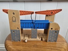 Wooden Railway Lifting Draw