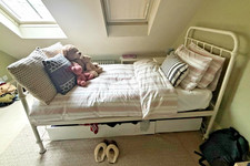 Feather and Black Cream Metal