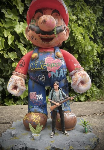 Large mario statue diorama - large,