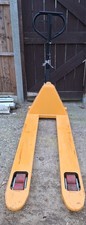 HAND PUMP PALLET TRUCK HEAVY DUTY 2500kg