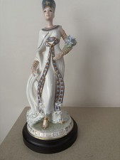 Nefertiti Figurine
