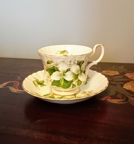 Vintage royal albert trillium - vintage,