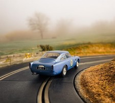 Aston Martin DB5 Blue/Yellow