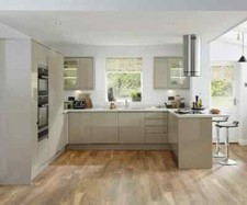 Howdens  Discontinued Bayswater Gloss Stone  Kitchen Range