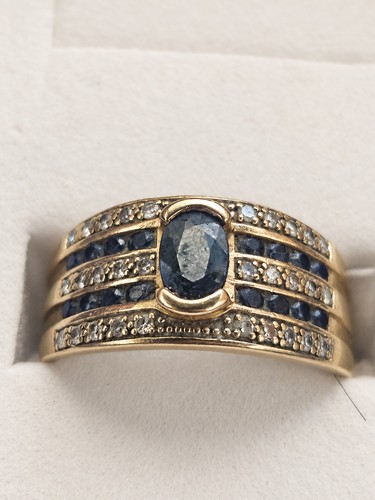 9ct yellow gold - yellow, sapphire