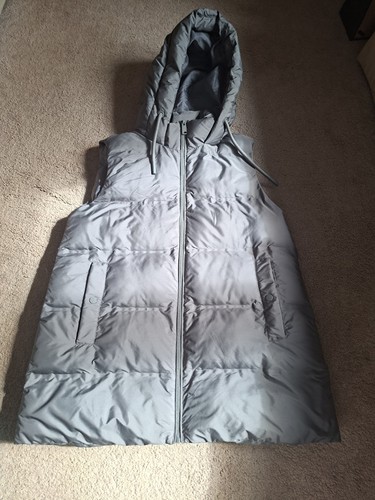 Large sleveless coat - large,