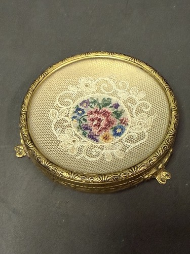 Petit point vintage dressing - petit,