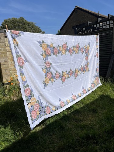 Large vintage white floral - large,