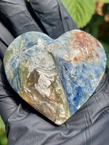 Blue green kyanite heart 133g - kyanite,