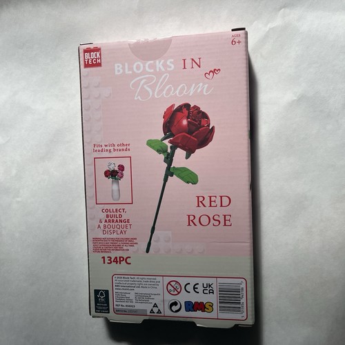 Blocks bloom red rose - in,