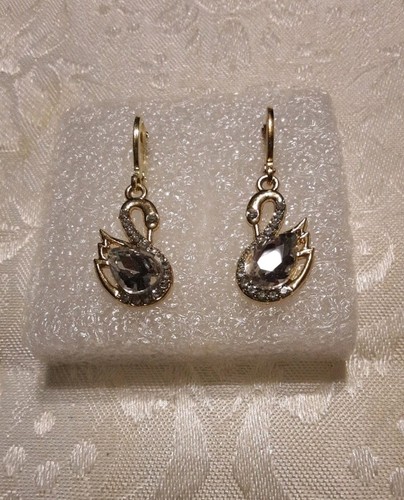 Silver white pear - pear, shape