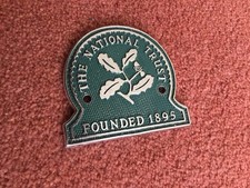 VINTAGE CAR BADGE .( National