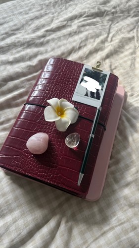 Burgundy trifold leather