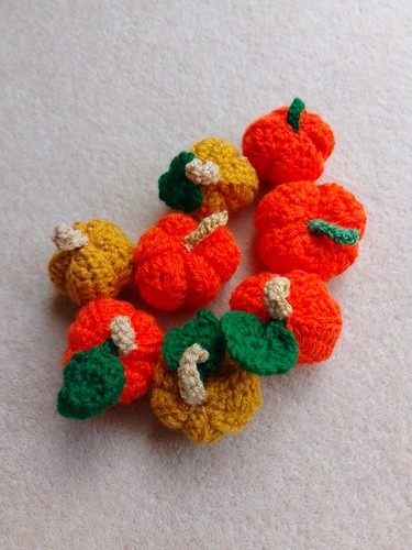 Eight small halloween pumpkins - eight,