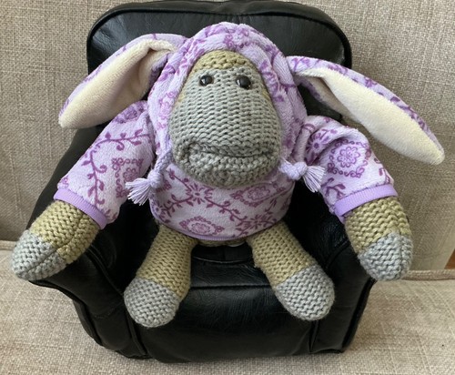 Tips tea monkey - tea, wearing
