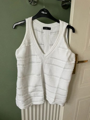 White knitted neck - knitted,