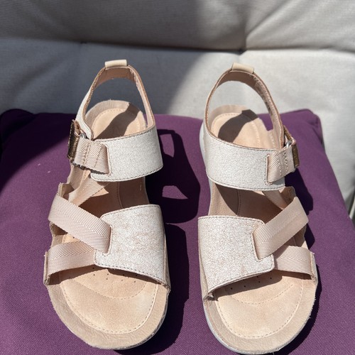Ladies clarks hook - &, loop