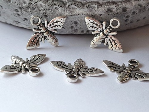 Bee charm pendant - bee,
