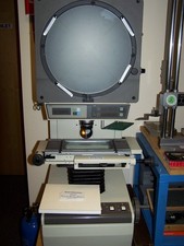 MITUTOYO PJ302 PROFILE PROJECTOR