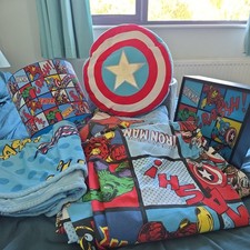 Marvel Avengers superhero set: Curtains, bedding, cushion, light, shade, blanket