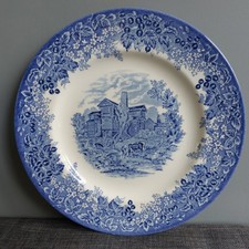 Wedgwood Queen's Ware Romantic England MORETON OLD HALL 27.5cm Dinner Plate