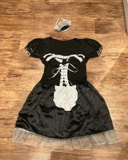 Sexy naughty French maid