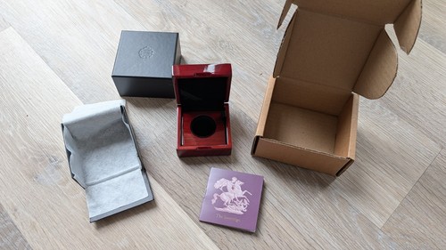 Royal mint gold - royal, sovereign