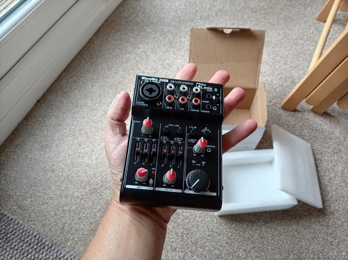 Compact analogue audio mixer - compact,