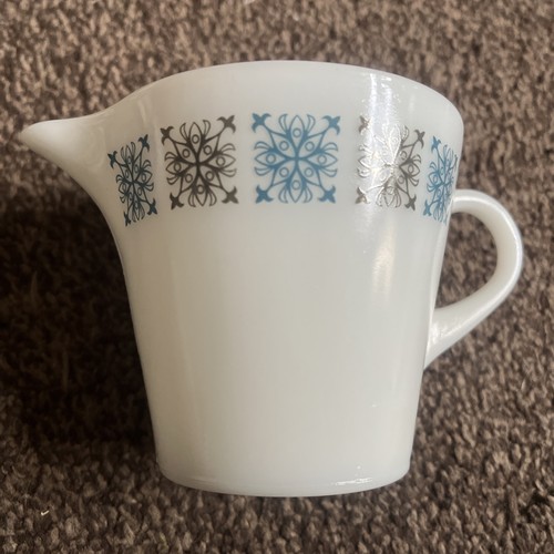 Pyrex chelsea milk jug - chelsea,