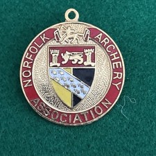 NORFOLK Archery Association Gold Tone & Enamelled Metal Pin Badge
