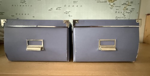 Discontinued set pair - discontinued, 2