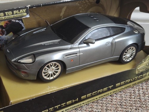 James bond 007 aston martin - james,