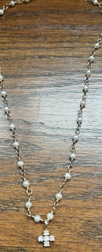 Hand tied pearl - hand,