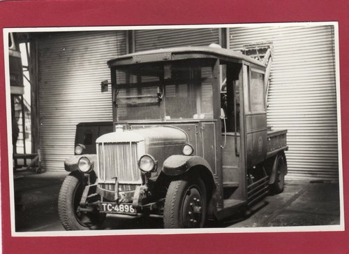 Lorry with crane - with, gear