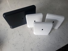 EE Smart Hub Plus Router, WiFi 6, SH31B Black, Plus 3 X White Sw30A WiFi Discs